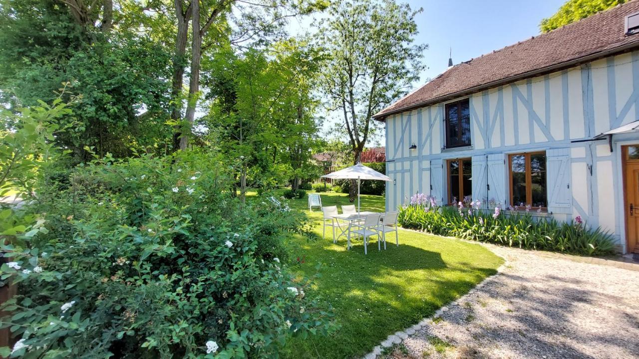 Domaine Du Carouge Pensión